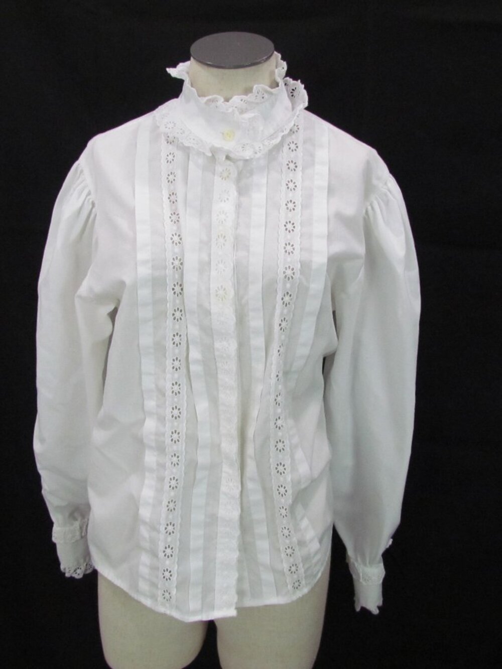 Vtg white blouse with eyelet trim by Gratz, ? M, no tag, cotton blend, **AS IS**